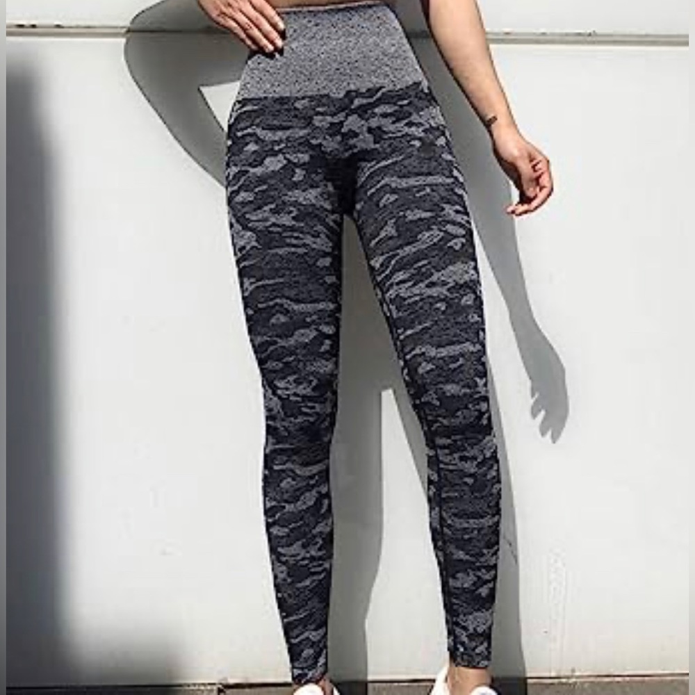 Star & Ivy  leggings size: Large